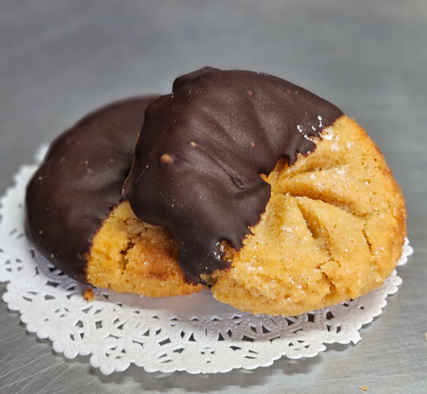 NEW! Diary-Free Peanut Butter Chocolate Cookie (1 ea) (Net Carbs 1.5g)