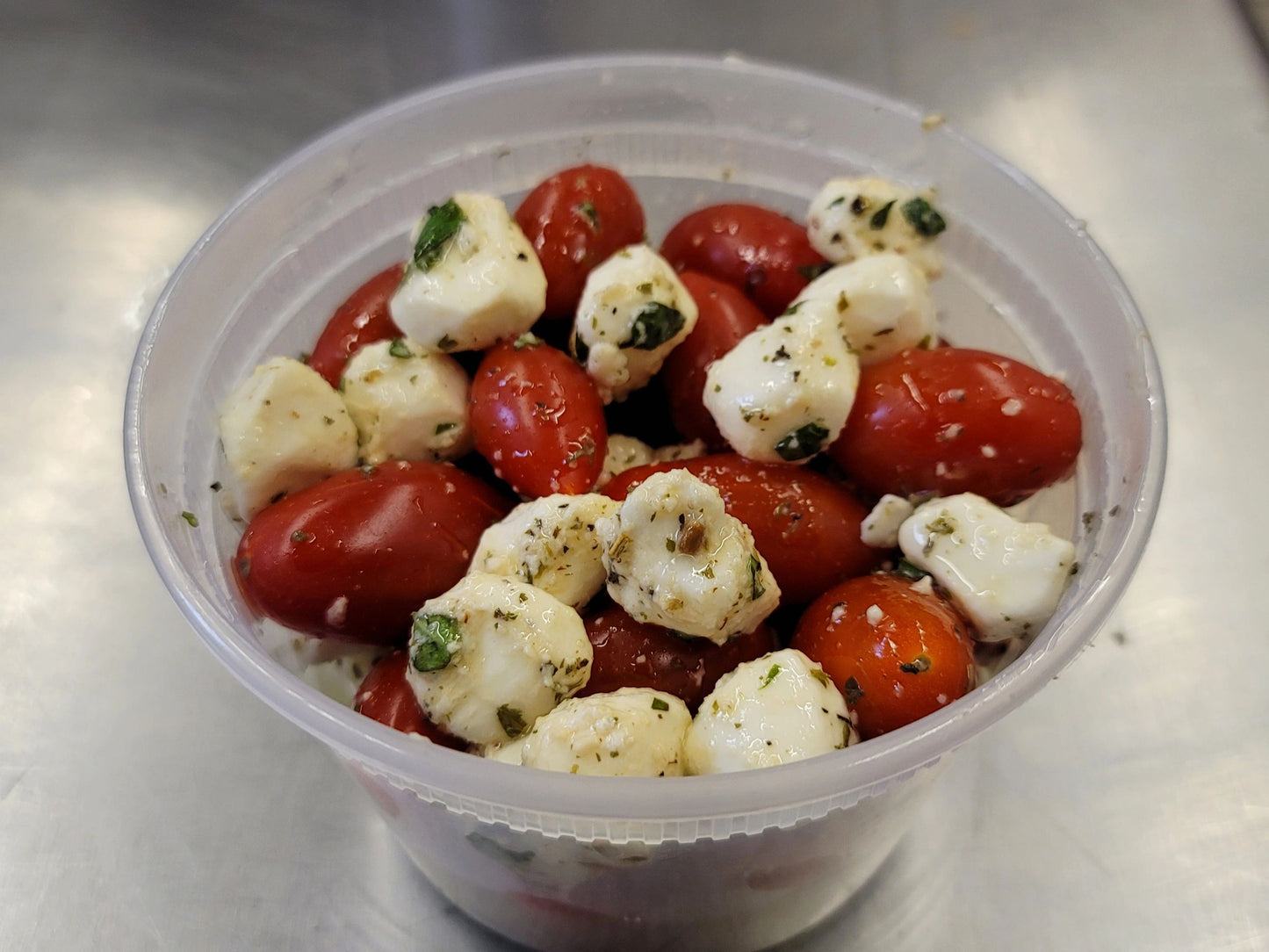 Low-carb, high-protein Italian Tomato & Fresh Mozzarella Salad perfect for a ketogenic diet