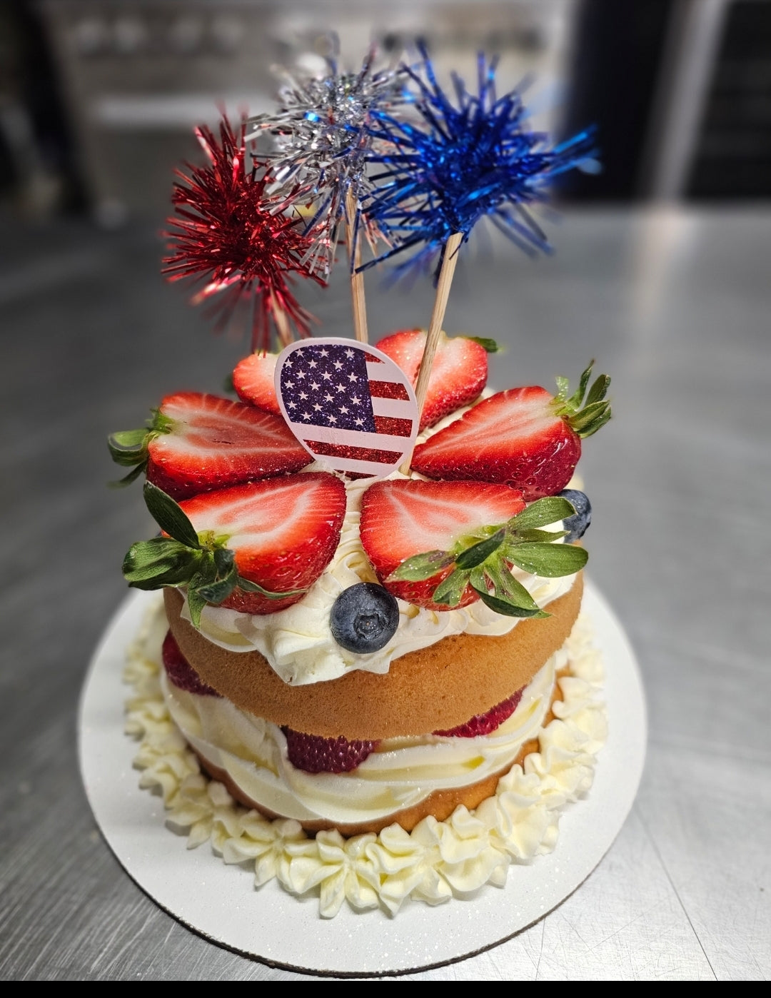Vanilla 6-inch 2 layer Cake with Berries