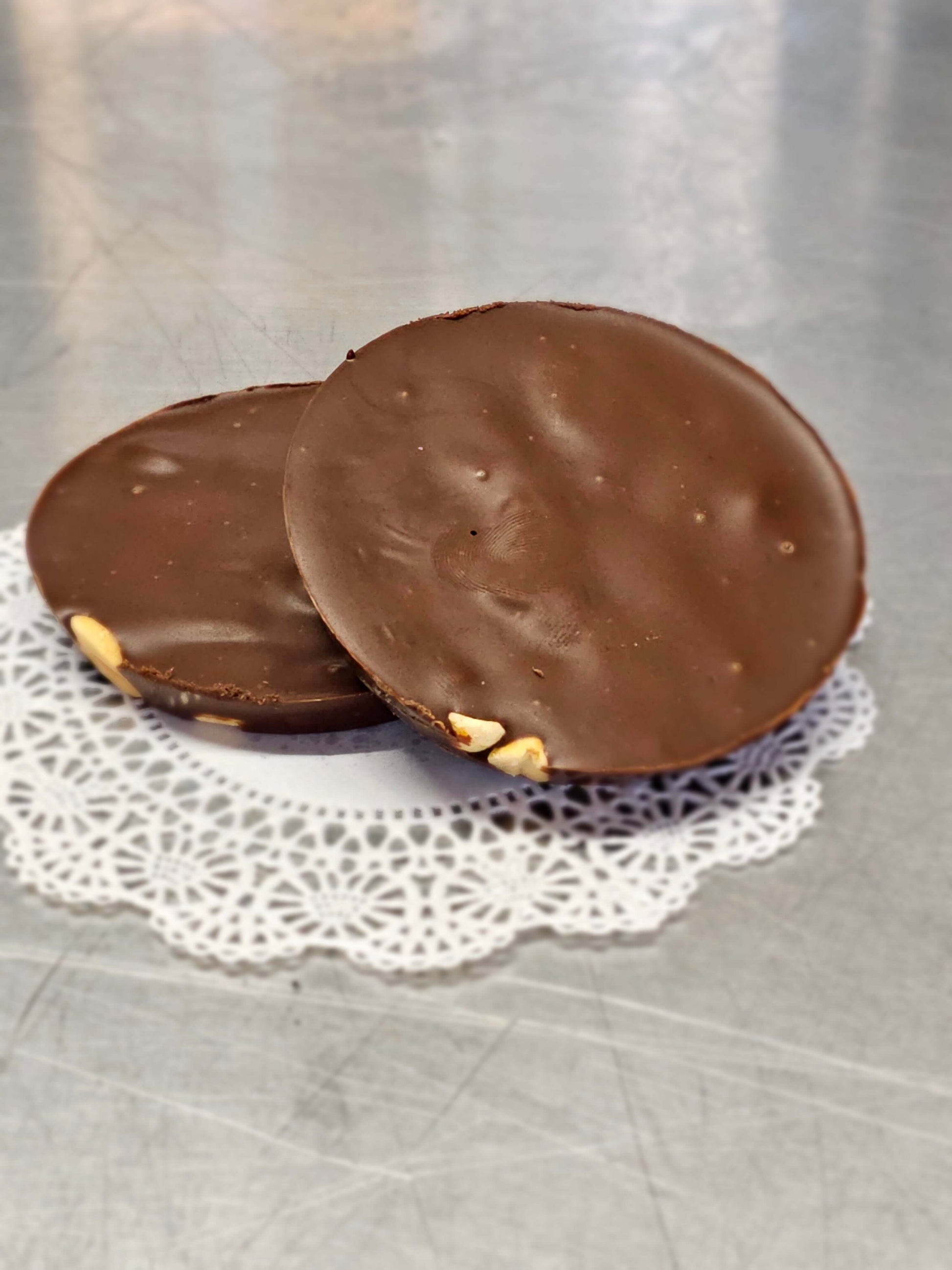 Freshly baked low-carb Chocolate Peanut Clusters (6pk) - perfect for keto diets