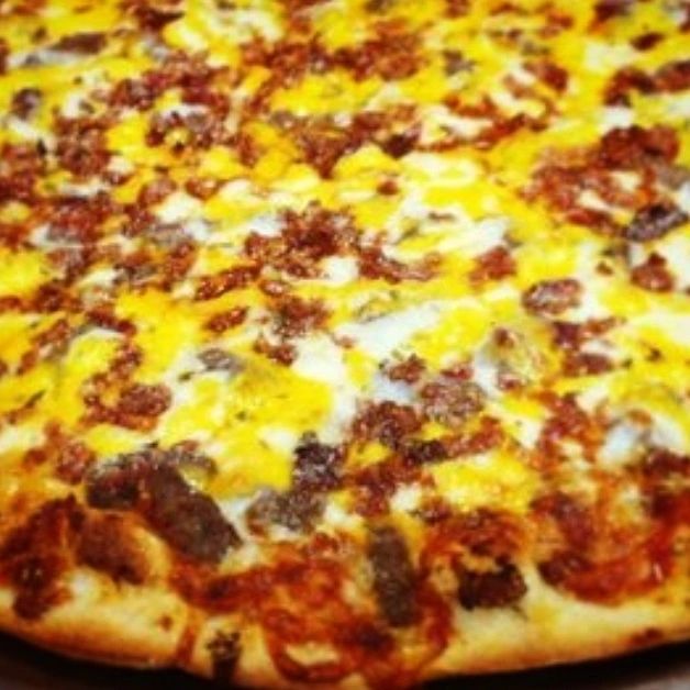 Hearty and nutritious keto-friendly Bacon Lovers Pizza (w/Cheddar) with fresh ingredients