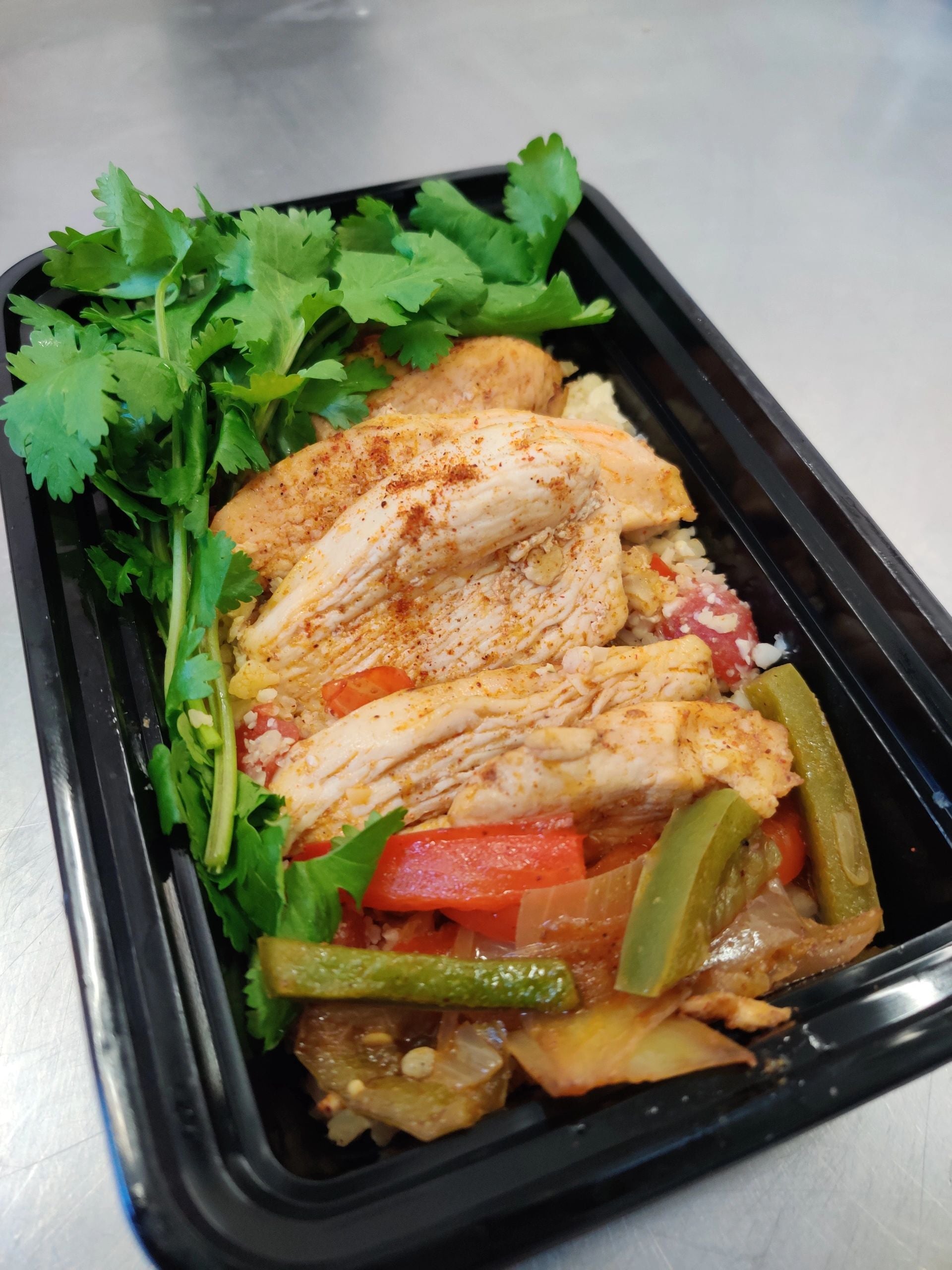 Freshly prepared keto-friendly Chicken Fajitas Bowl for a balanced diet
