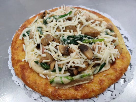 Satisfying and flavorful low-carb Chicken, Spinach Mushroom Pizza for clean eating