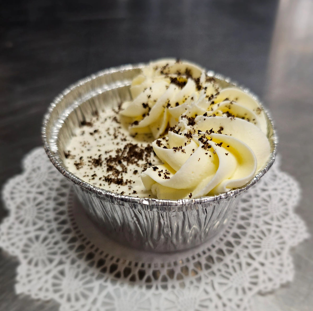 A delicious, low-carb Cookies 'n' Cream Mini-Cheesecake Pie on a classic favorite dish