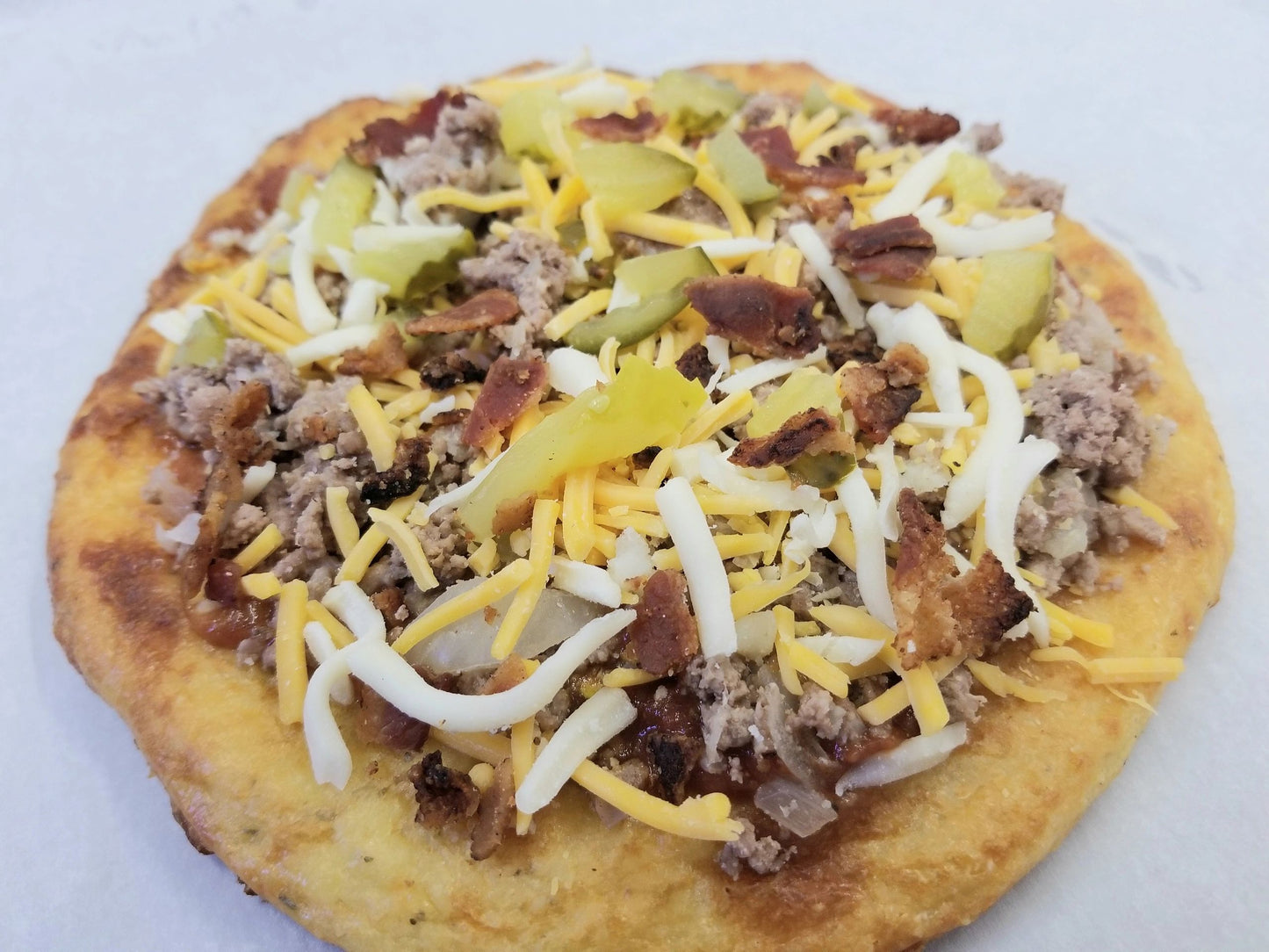 Mouthwatering, low-carb and high-protein keto Deluxe Bacon Cheeseburger Pizzaoption