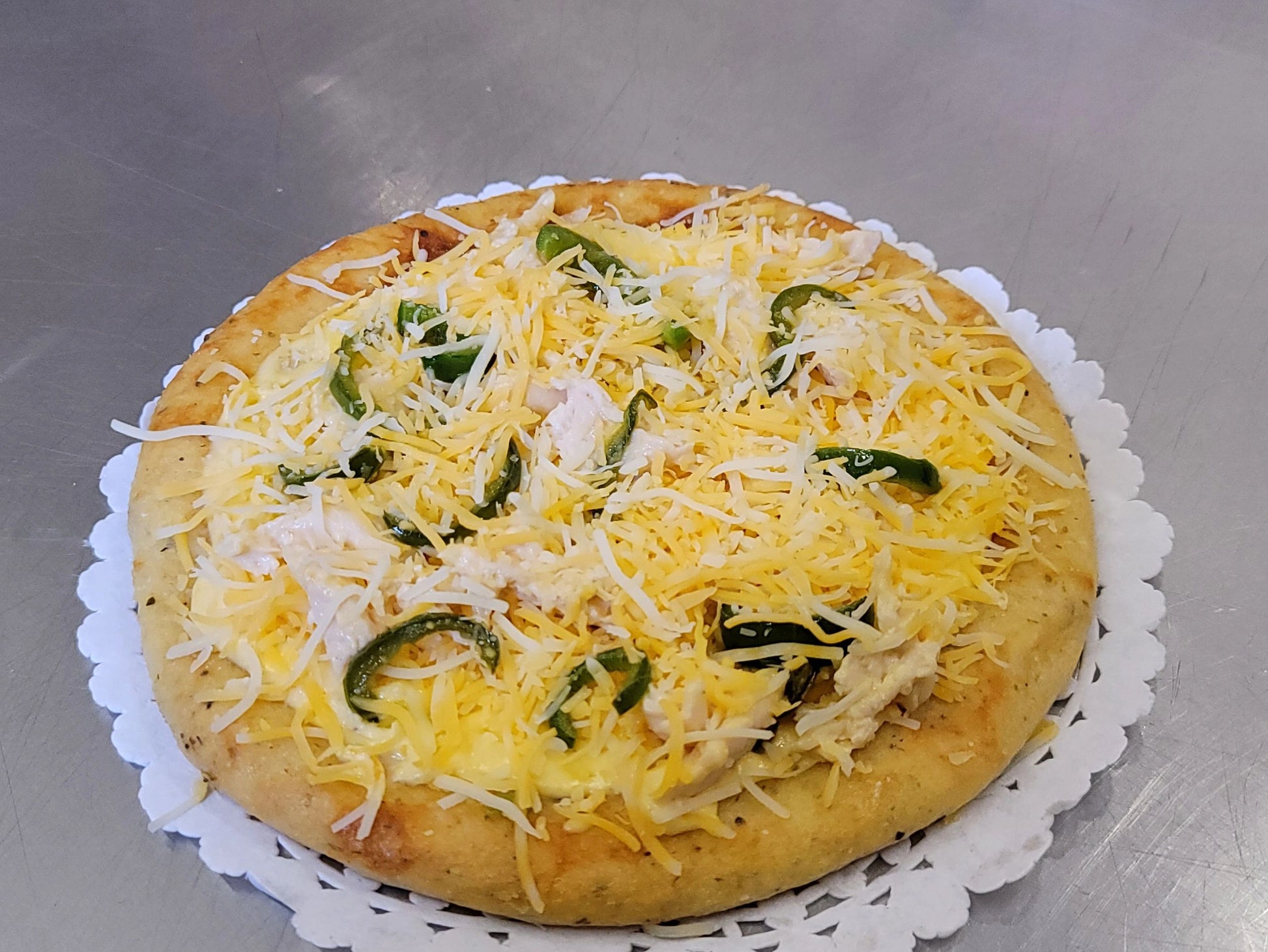 Low-carb, high-protein Cheesy Chicken Jalapeño Pizza perfect for a ketogenic diet