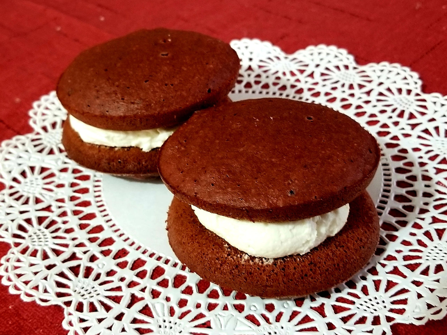 Hearty and nutritious keto-friendly Red Velvet Whoopie Pies (4pk) with fresh ingredients