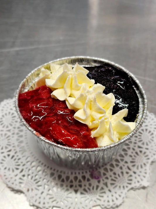 Tasty and nourishing keto-friendly Red, White and Blue Mini-Cheesecake Pie without the carbs