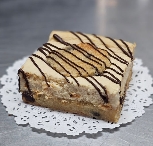 Chocolate Chip Cookie Cheesecake Bar